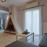 John's Luxury Paralía