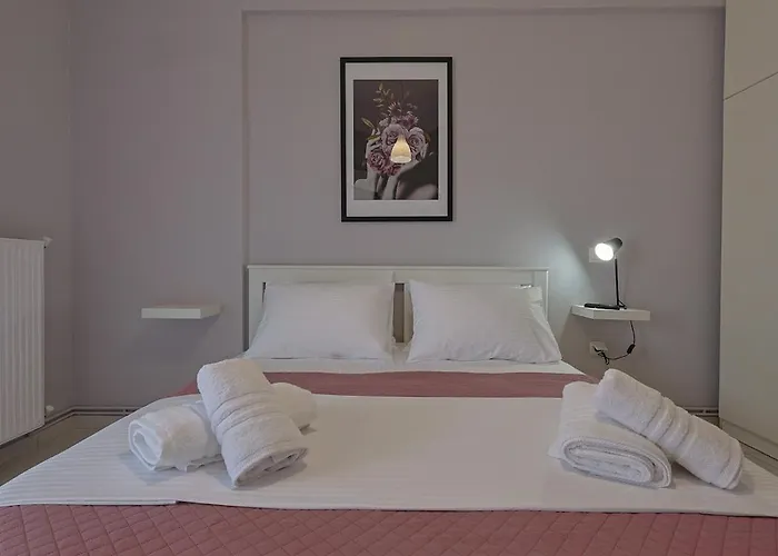 John's Luxury Paralía