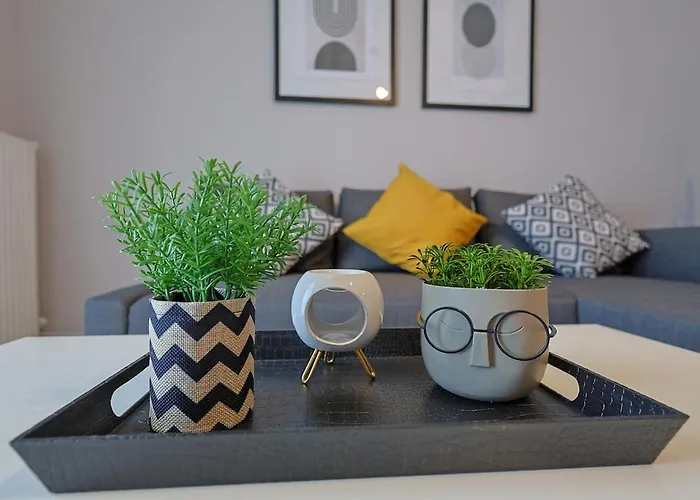 John's Luxury Paralía