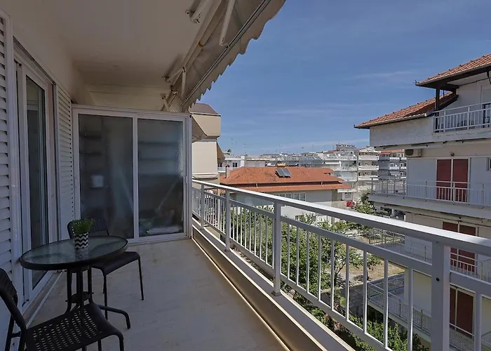 John's Luxury Paralía